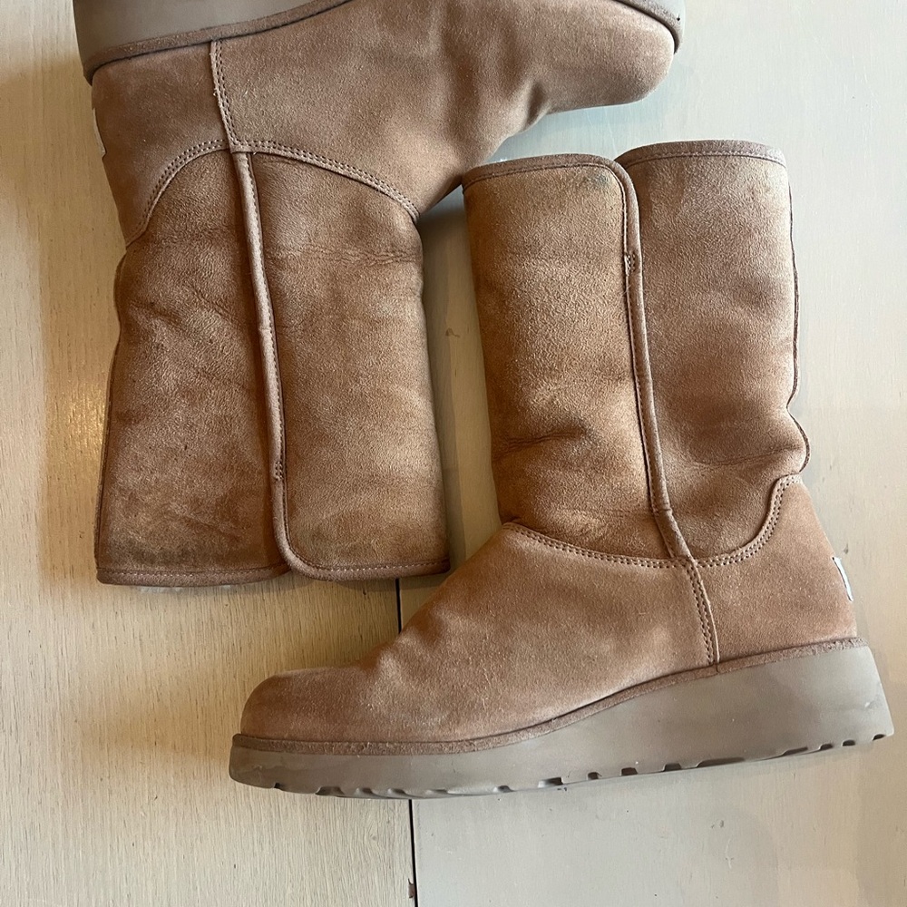 Ugg 8 Great Condition - image 2